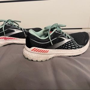 Brooks Adrenaline GTS 21 Running Shoes